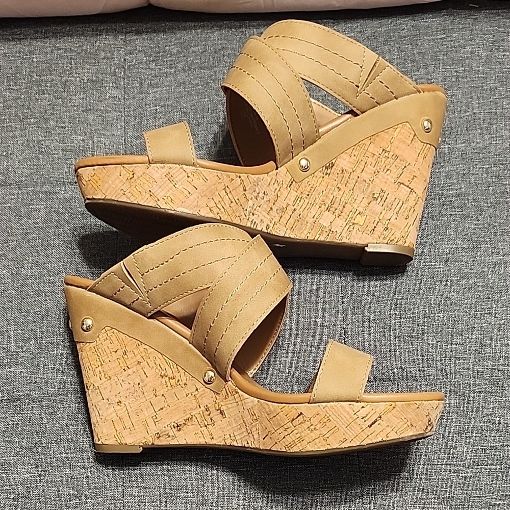 Tommy Hilfiger Women's Tan Sandals - Picture 2 of 6